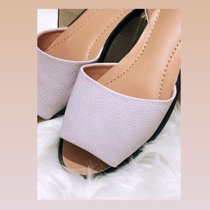 OPEN TOE SLIP ON FLAT